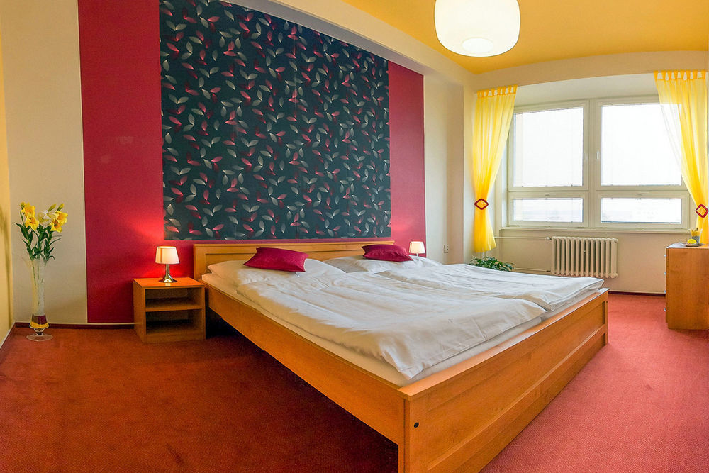 Prometheus Hotel Бърно Екстериор снимка