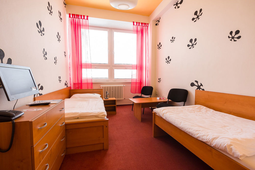 Prometheus Hotel Бърно Екстериор снимка