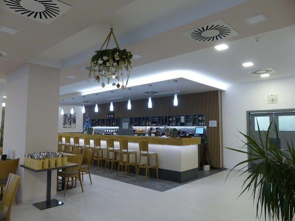 Prometheus Hotel Бърно Екстериор снимка