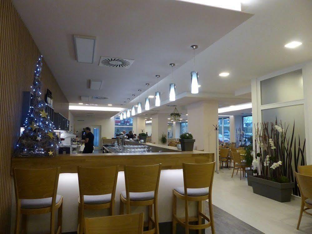 Prometheus Hotel Бърно Екстериор снимка