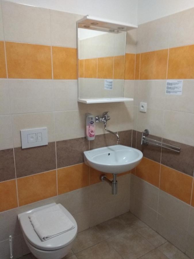 Prometheus Hotel Бърно Екстериор снимка
